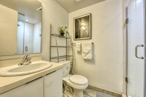 Family Condo | Bathroom | Bathtub, free toiletries, hair dryer, towels