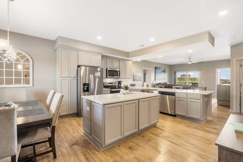 Open and Spacious Floor plan with Full Kitchen and Ample Living Space