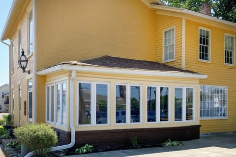 Troy Vacation Rental | 3BR | 3BA | Stairs Required | 2,600 Sq Ft