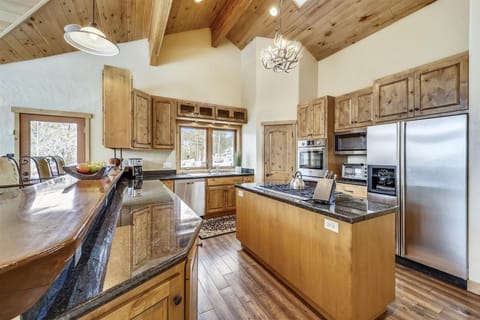 Kitchen - Highfield Trail - Breckenridge Vacation Rental