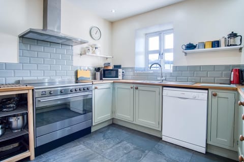 The Chaffhouse - 4 Bedroom - Llangennith (6708)