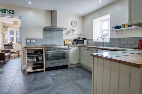 The Chaffhouse - 4 Bedroom - Llangennith (6705)