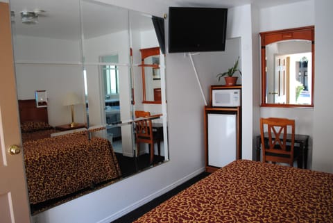 Comfort Single Room, 1 King Bed, Non Smoking | Desk, iron/ironing board, free WiFi, bed sheets