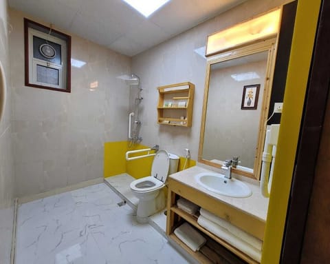 Suite, City View | Bathroom | Free toiletries, hair dryer, bidet, towels