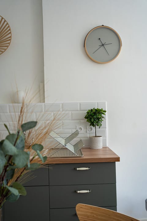 Premium Apartment, Private Bathroom, City View | Bar (on property)