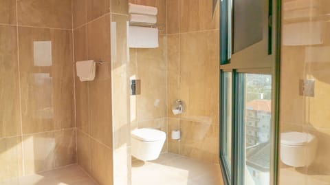 Premium Suite | Bathroom | Free toiletries, hair dryer, bathrobes, slippers
