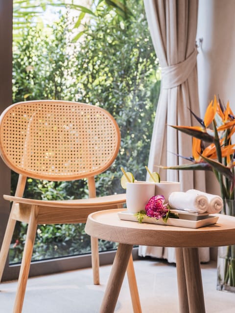 Couples treatment rooms, hot tub, body treatments, hydrotherapy