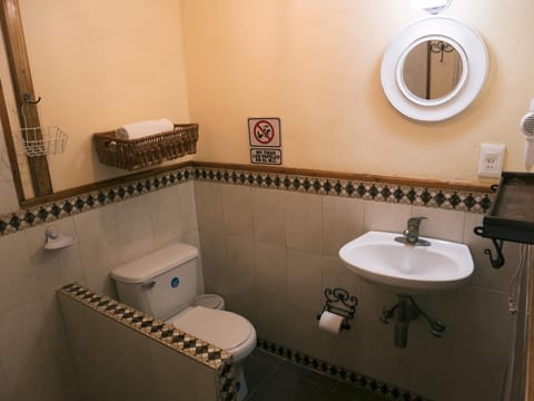 Classic Quadruple Room | Bathroom | Shower, towels
