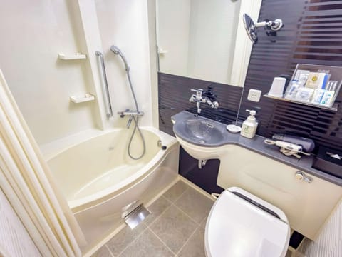 Standard Room, 1 Twin Bed, Non Smoking | Bathroom | Combined shower/tub, eco-friendly toiletries, hair dryer, slippers