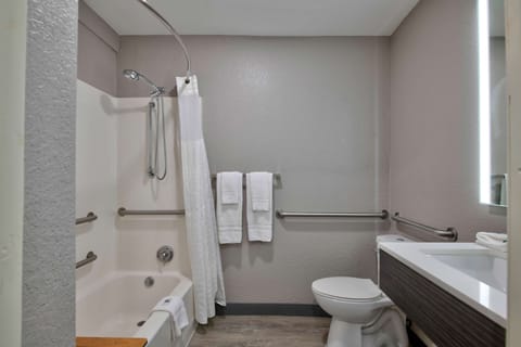 Standard Room, 2 Double Beds, Accessible, Non Smoking | Accessible bathroom