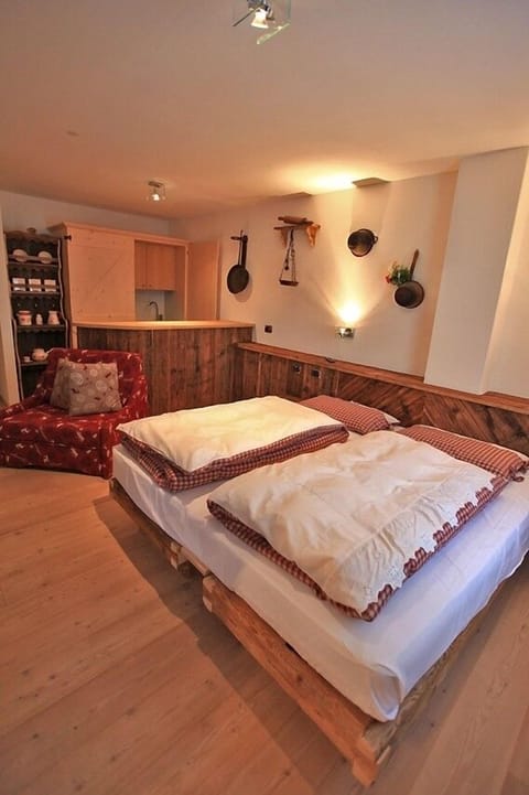 Triple Room | Individually decorated, individually furnished, desk, soundproofing