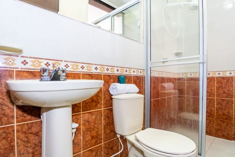 Superior Double Room | Bathroom | Shower, free toiletries, towels, soap