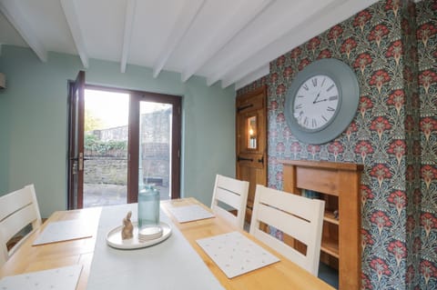 Cottage | Private kitchen | Fridge, dishwasher, electric kettle, toaster