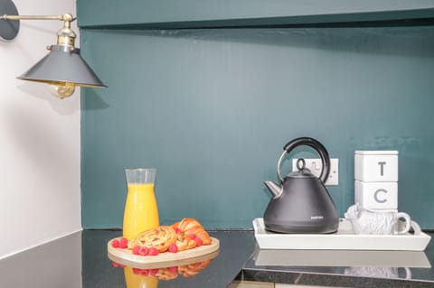 Cottage | Private kitchen | Fridge, dishwasher, electric kettle, toaster