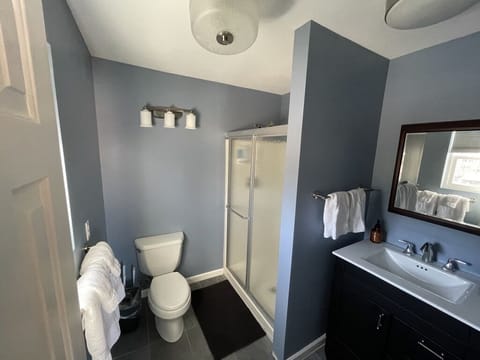 Standard Room | Bathroom | Shower, free toiletries, towels, soap