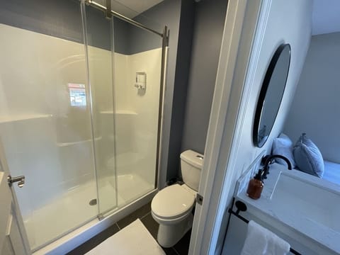 Standard Room | Bathroom | Shower, free toiletries, towels, soap