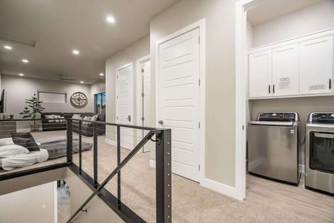 Upper floor with washer and dryer provided