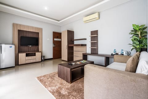 Suite | Living area | Flat-screen TV