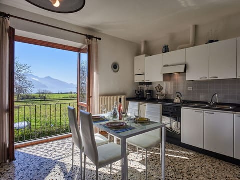 Sky, Mountain, Daytime, Building, Plant, Natural Landscape, House, Vegetation, Highland, Tree