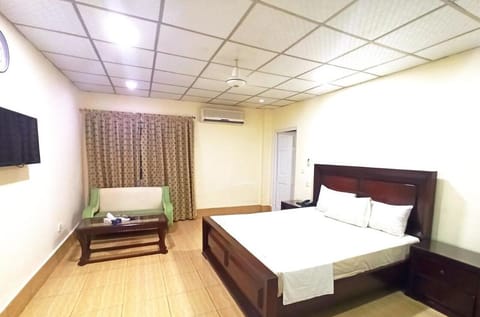 Deluxe Double or Twin Room | Iron/ironing board, free WiFi