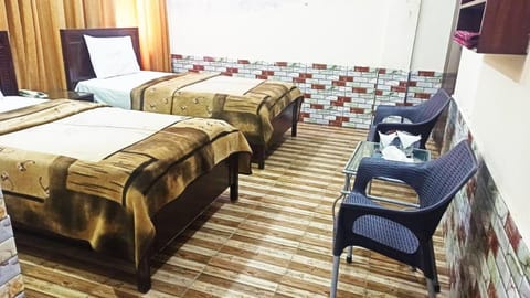 Deluxe Double or Twin Room | Iron/ironing board, free WiFi