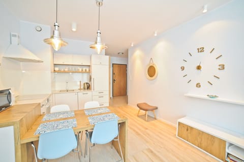 Executive Apartment | Private kitchen | Full-size fridge, oven, stovetop, dishwasher