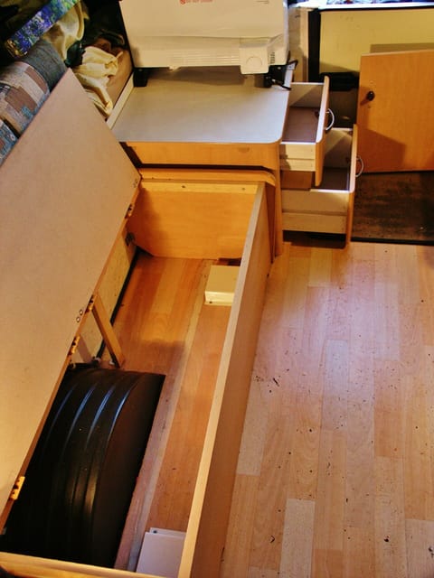 Lots of storage space! (other side)