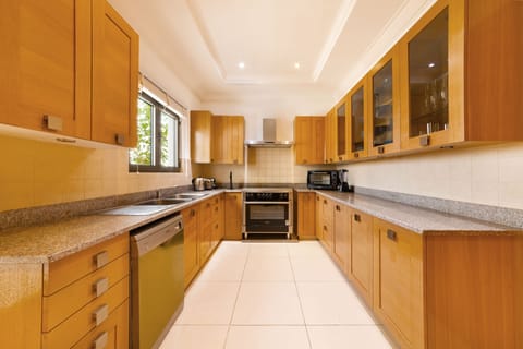 Luxury Villa, 5 Bedrooms, Beach View | Private kitchen | Fridge, microwave, oven, dishwasher