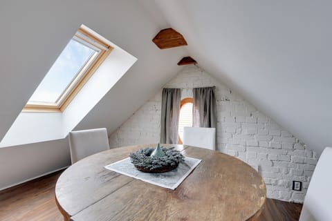 Deluxe Apartment | Private kitchen | Microwave, oven, stovetop, dishwasher