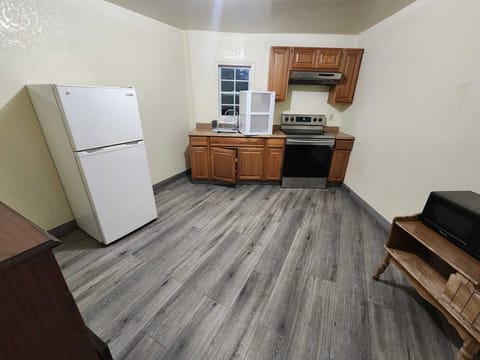 Single Room, 1 King bed - Kitchen included | Private kitchen