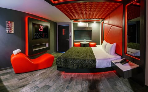 Comfort Room | In-room safe, individually decorated, soundproofing, free WiFi