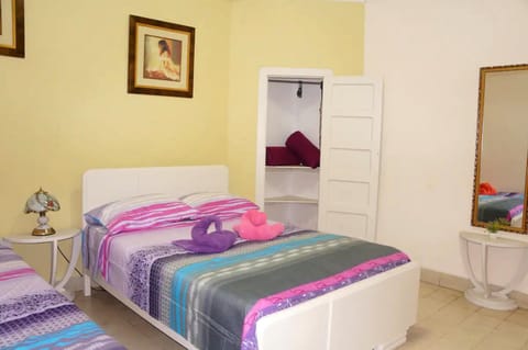 Classic Apartment | In-room safe, individually decorated, bed sheets