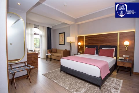 Superior Double Room, City View | Egyptian cotton sheets, premium bedding, Select Comfort beds, minibar