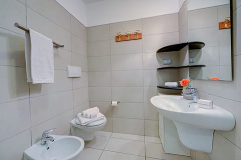 Family Apartment, 1 Bedroom (Sun And Wind - Holiday Apartment) | Bathroom | Shower, hair dryer, bidet, towels