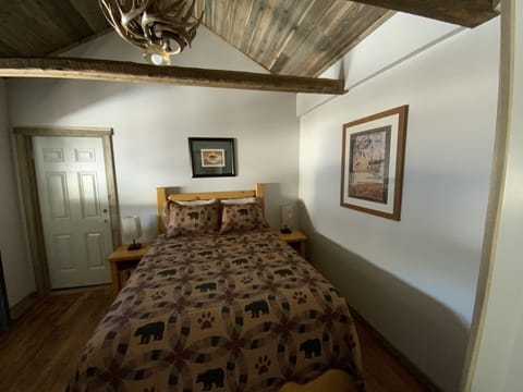 Comfort Room | Individually decorated, iron/ironing board, free WiFi, bed sheets