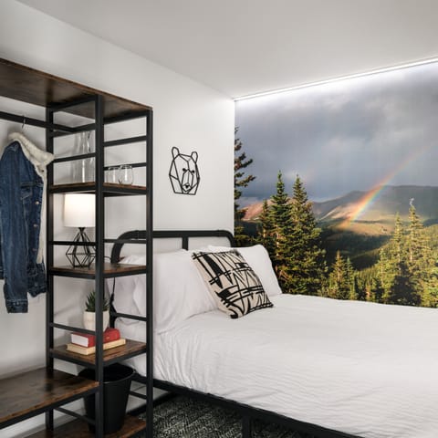 Economy Single Room | Premium bedding, iron/ironing board, free WiFi, bed sheets