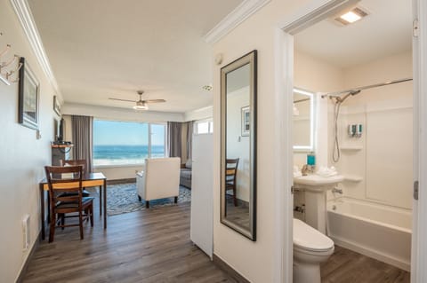 Standard Suite, 1 Bedroom, Kitchen, Oceanfront | Living area | 43-inch flat-screen TV with cable channels, Netflix, Hulu