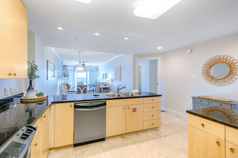 Condo, Multiple Beds, Jetted Tub, Beach View | Private kitchen | Fridge, microwave, oven, stovetop