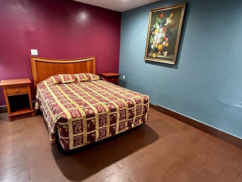 Deluxe Single Room | Free WiFi, bed sheets