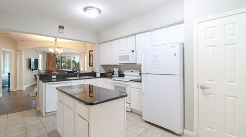 Condo, Multiple Beds, Private Pool, Ocean View | Private kitchen | Fridge, microwave, oven, stovetop