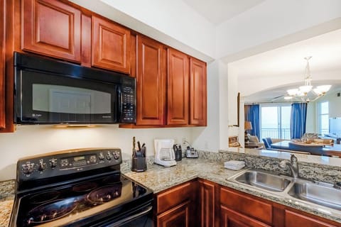 Condo, Multiple Beds, Private Pool, Ocean View | Private kitchen | Fridge, microwave, oven, stovetop