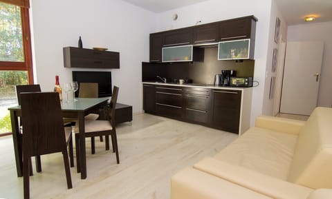 Traditional Apartment | Living area | 40-inch flat-screen TV with digital channels, TV