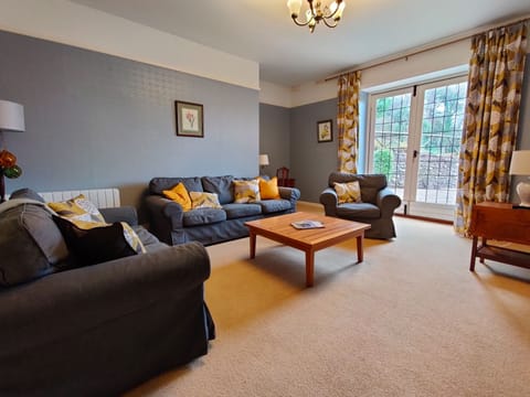 Apartment, Accessible (Allerford View) | Lounge