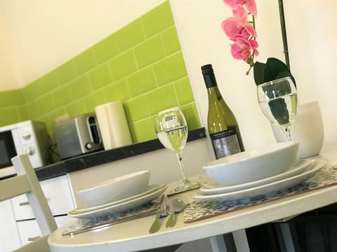 Comfort Apartment, Private Bathroom | Restaurant