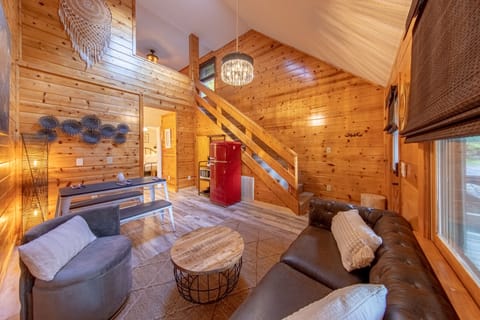 Winter Star Lodge - King Loft + Queen Room Suite w/ Mountain View | Living area