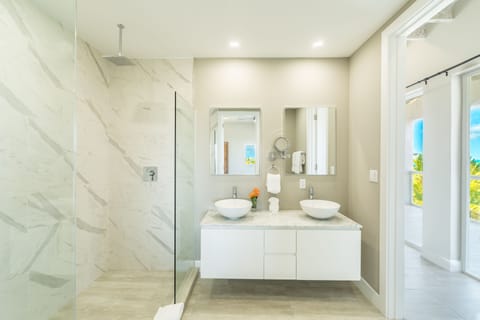 Penthouse, 2 Bedrooms, Ocean View | Bathroom | Shower, free toiletries, hair dryer, towels