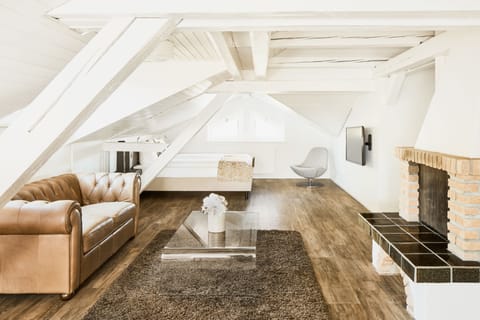 Family Triple Room | Pillowtop beds, desk