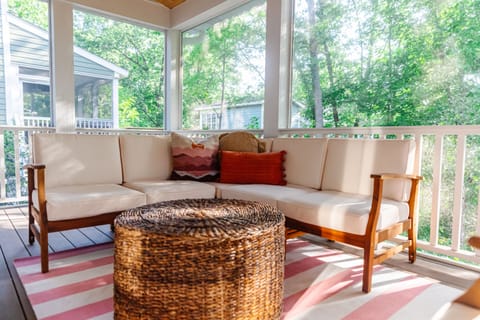 Outside Living | Screened in Porch