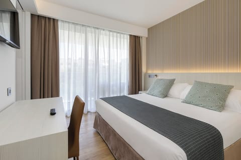 Family Junior Suite (2+2) | Minibar, in-room safe, desk, free WiFi