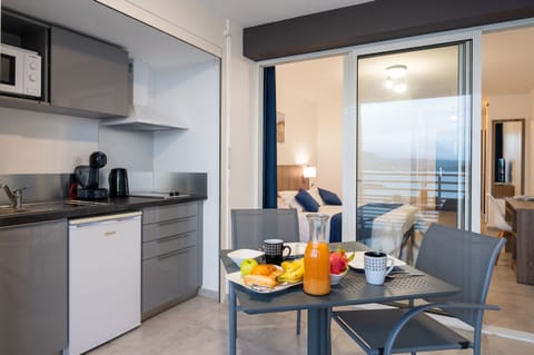 Signature Studio, 1 Double Bed, Pool Access, Bay View | Private kitchen | Microwave, stovetop, espresso maker, coffee/tea maker